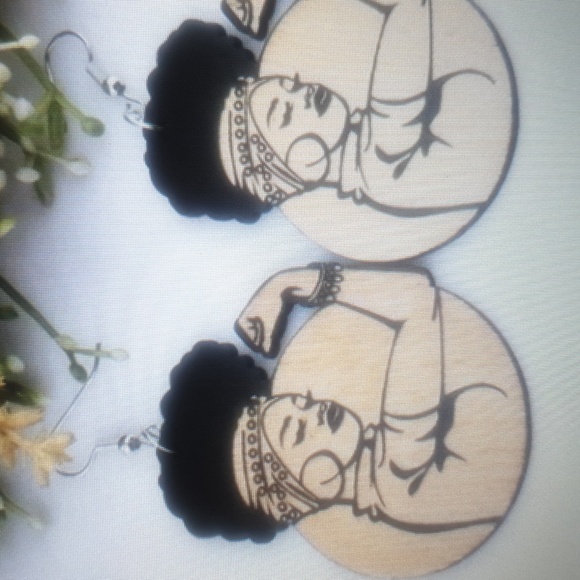 Jewelry - Strong woman earrings